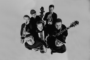 Die Band Round Midnight bei einem Jazzkonzert auf der Bühne