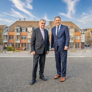 Bürgermeister Keppeler begrüßt Innenminister Reul anlässlich des Festaktes 