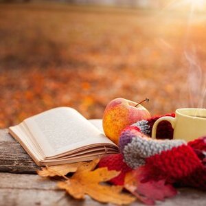 Herbstmotiv mit Buch
