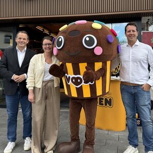 Bürgermeister Keppeler beim Unternehmensbesuch in der Bäckerei Voosen - gemeinsam mit Jil und Dominik Voosen