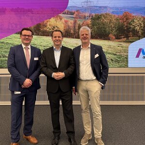 Dr. Christoph Schneiders und Dr. Frank Reyer informierte Bürgermeister Frank Keppeler über die Aufgaben der Amprion GmbH.