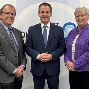 Bürgermeister Frank Keppeler mit Elisabeth Rehmann, Erste Stellvertretende Bürgermeisterin, und Elmar Brix, Zweiter Stellvertretender Bürgermeister