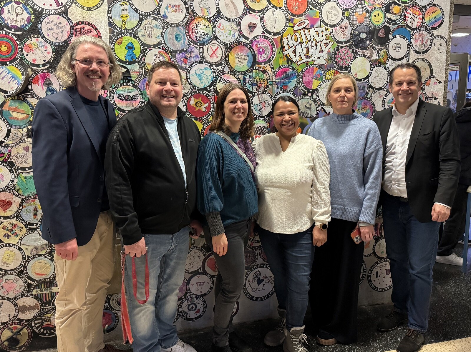 Bürgermeister Frank Keppeler im Gespräch mit dem Team der Gesamtschule Pulheim: Schulleiter Christoph Loebermann, Marc Hippler, Katharina Walus, Denise Atca und Steffi Mucha, Leiterin der Jahrgänge 8 bis 10 (v.l.n.r.).