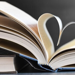 aufgeschlagenes Buch